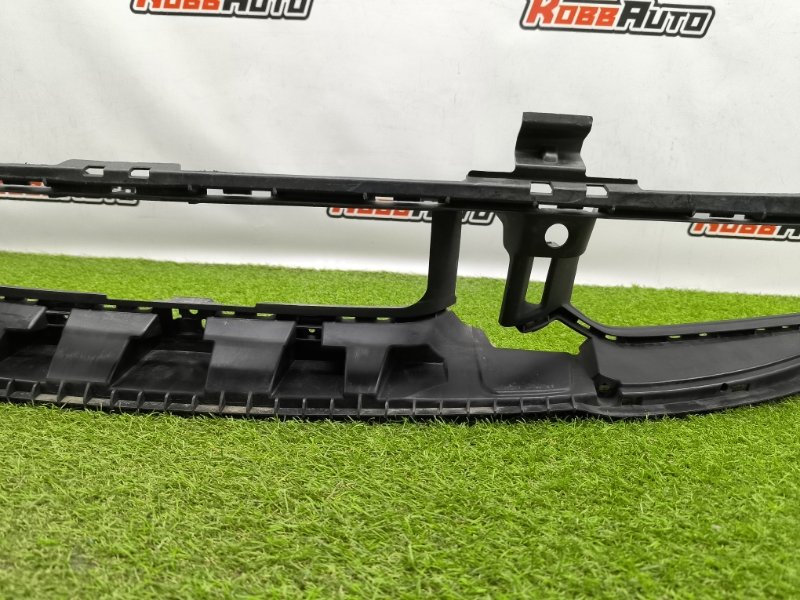 Решетка в бампер Porsche Taycan 2019 перед. (б/у) Решетка в бампер Porsche Taycan 2019 перед. (б/у)