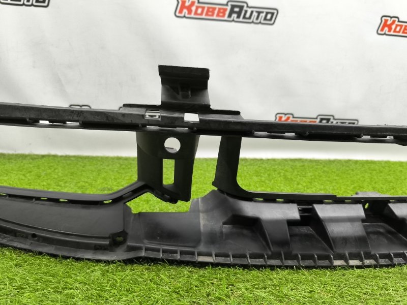 Решетка в бампер Porsche Taycan 2019 перед. (б/у) Решетка в бампер Porsche Taycan 2019 перед. (б/у)