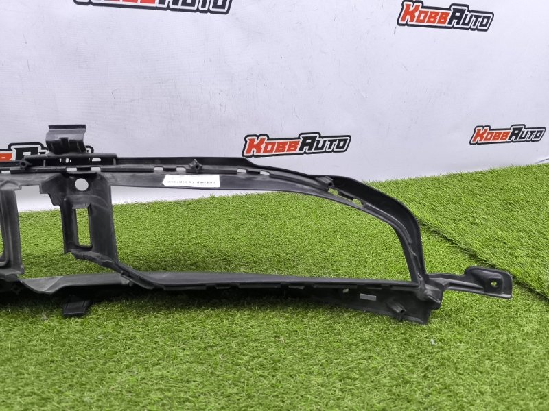 Решетка в бампер Porsche Taycan 2019 перед. (б/у) Решетка в бампер Porsche Taycan 2019 перед. (б/у)