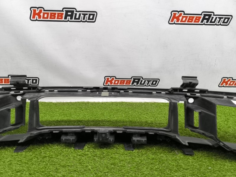 Решетка в бампер Porsche Taycan 2019 перед. (б/у) Решетка в бампер Porsche Taycan 2019 перед. (б/у)