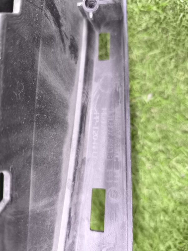 Решетка в бампер Porsche Taycan 2019 перед. (б/у) Решетка в бампер Porsche Taycan 2019 перед. (б/у)