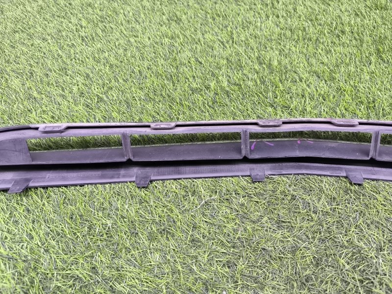 Накладка бампера передняя E-Class W213