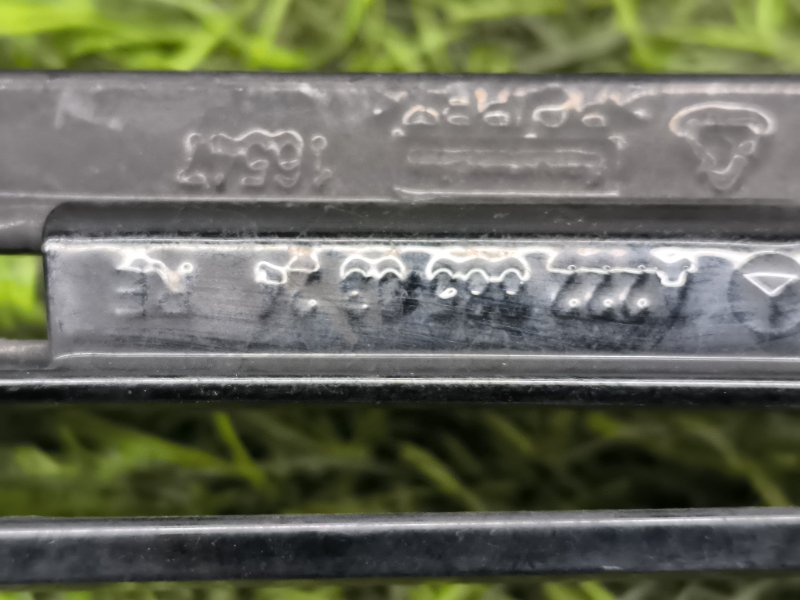 Решетка в бампер передняя правая S-Class W222