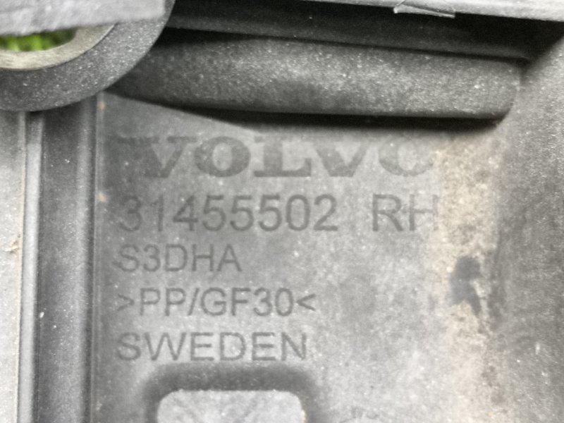 Кронштейн бампера задний правый V60 2020-