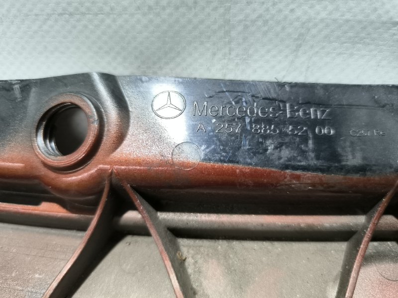 Кронштейн бампера передний CLS C257