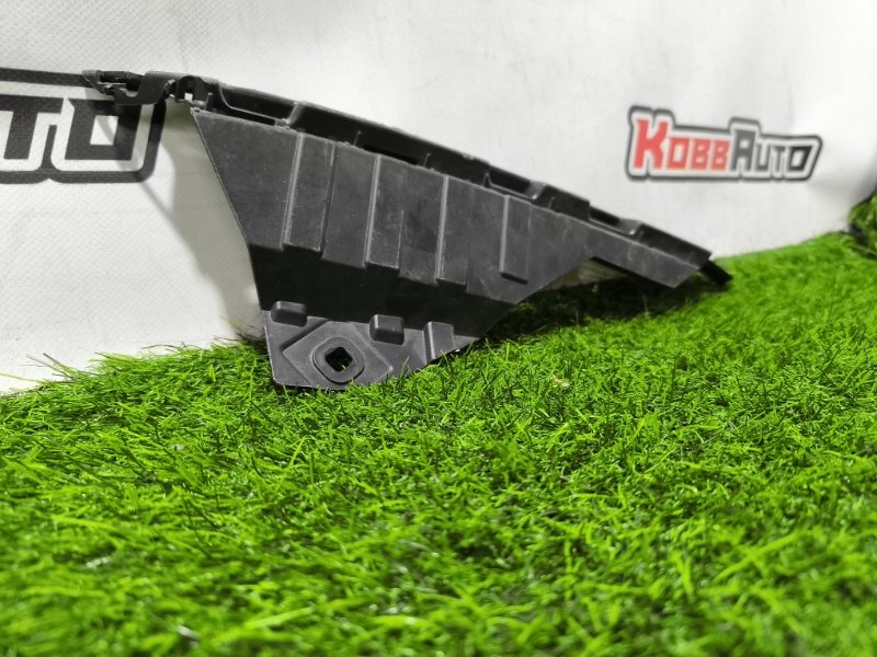 Кронштейн бампера передний glb X247
