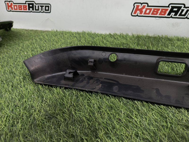 Накладка крышки багажника EQE V295