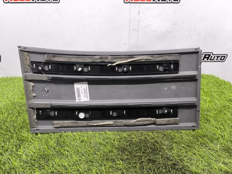 Накладка двери передняя правая Range Rover L405
