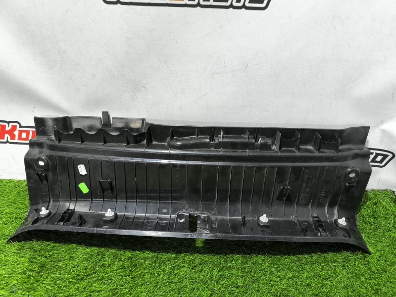 Обшивка двери багажника E-Class W213