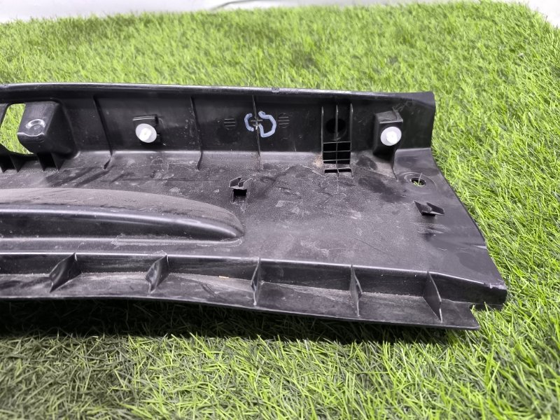 Накладка крышки багажника C-Class W205