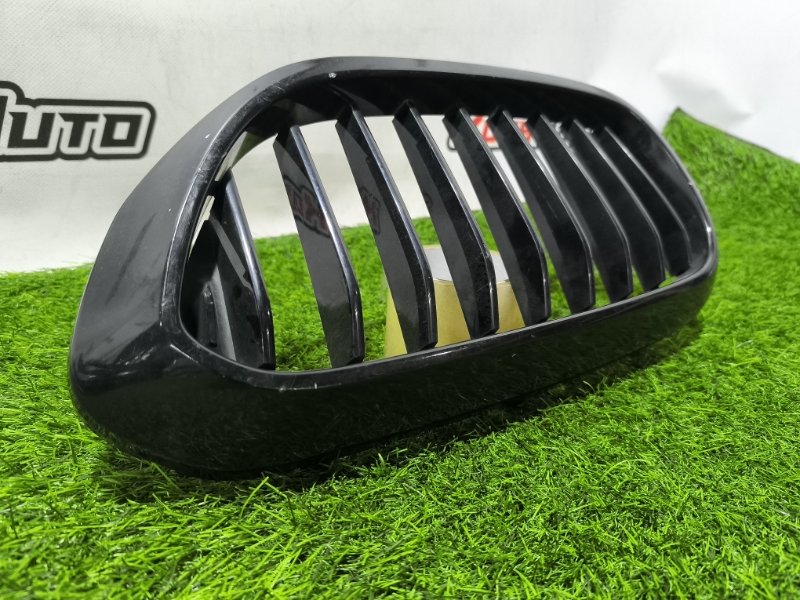 Решетка радиатора передняя левая 5-Series G30