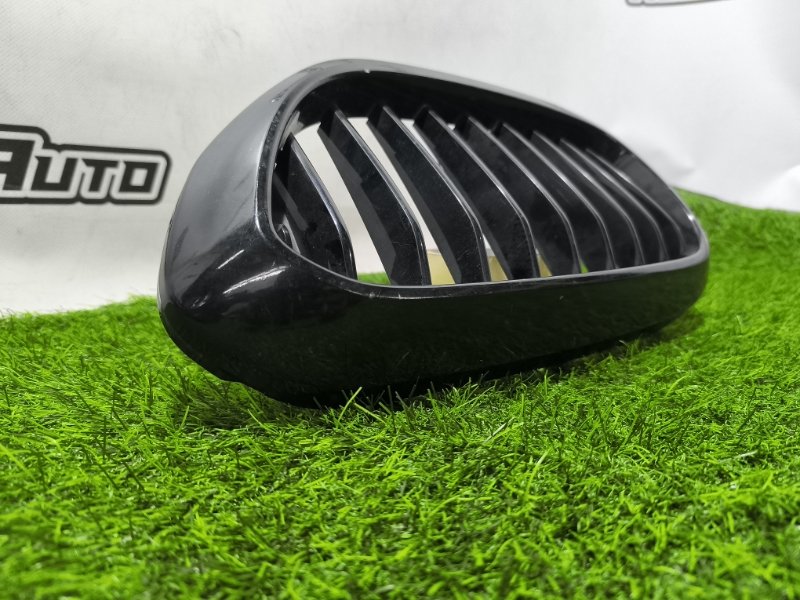 Решетка радиатора передняя левая 5-Series G30