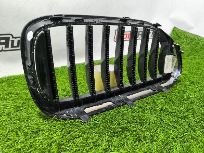 Решетка радиатора передняя левая 5-Series G30