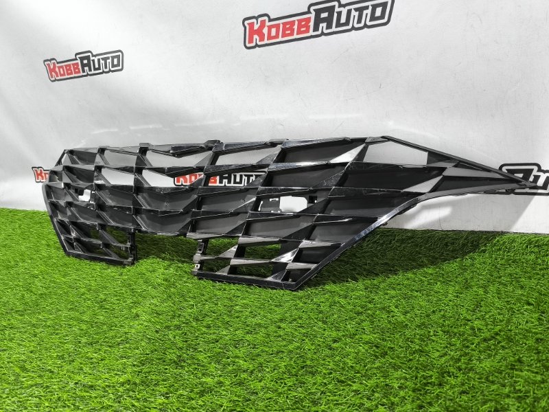 Решетка радиатора Elantra 2020-