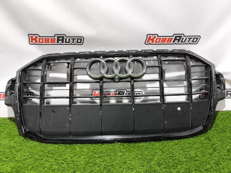 Решетка радиатора AUDI Q7 2019- контрактная