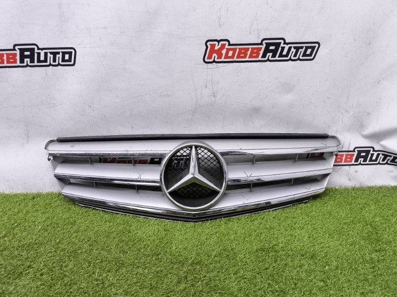 Решетка радиатора Mercedes-Benz C-Class W204 контрактная