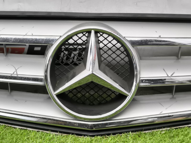 Решетка радиатора Mercedes-Benz C-Class W204