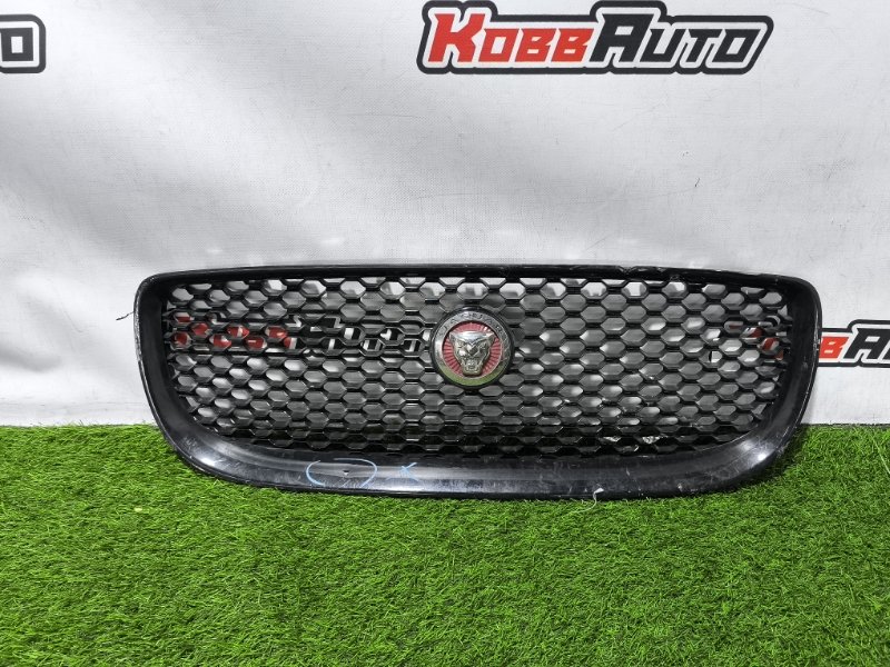 Решетка радиатора Jaguar XE X760