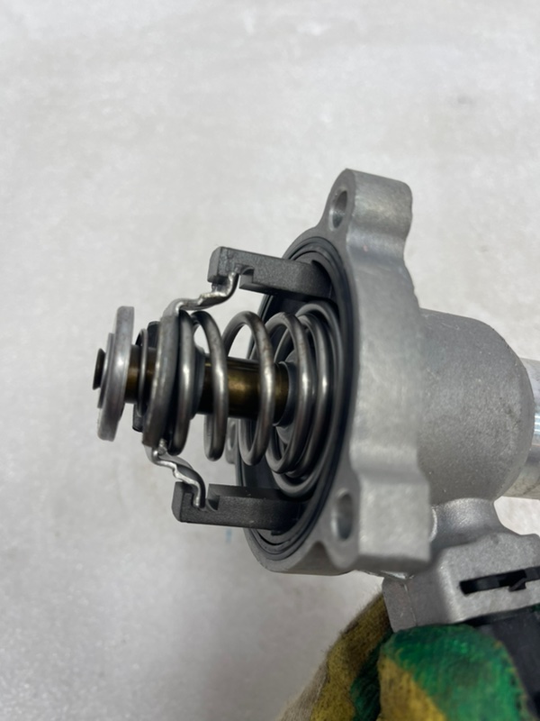 Термостат Chery Arrizo 8 1.6 23г (б/у) Термостат Chery Arrizo 8 1.6 23г (б/у)