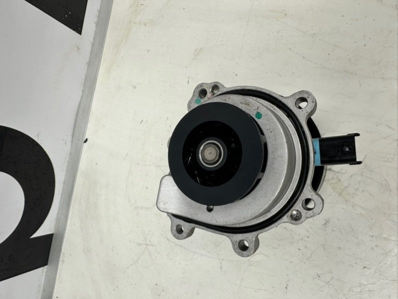 Помпа (насос водяной) Jetour X90 (б/у) Помпа (насос водяной) Jetour X90 (б/у)