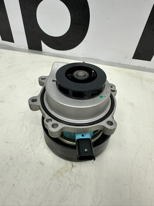 Помпа (насос водяной) Jetour X90 (б/у) Помпа (насос водяной) Jetour X90 (б/у)