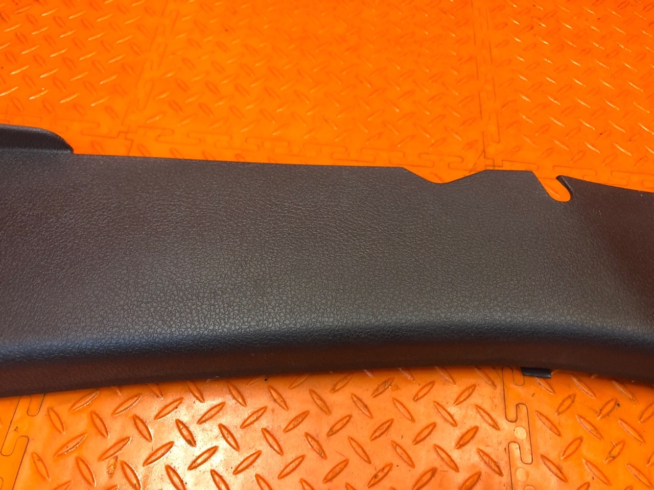 Обшивка стойки RENAULT Logan L8 K4M 2021 задн. прав. (б/у) Обшивка стойки RENAULT Logan L8 K4M 2021 задн. прав. (б/у)