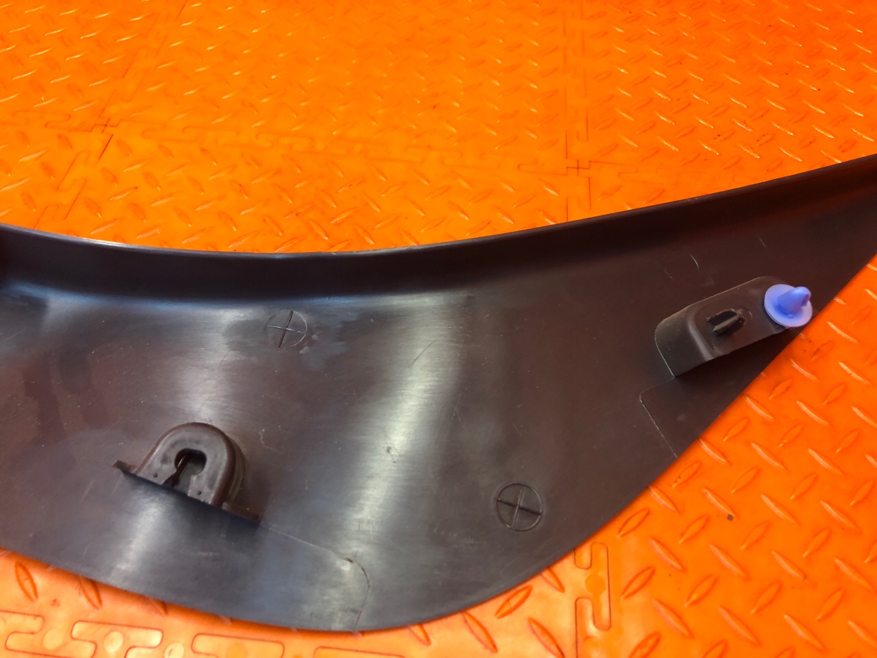 Обшивка стойки RENAULT Logan L8 K4M 2021 задн. прав. (б/у) Обшивка стойки RENAULT Logan L8 K4M 2021 задн. прав. (б/у)