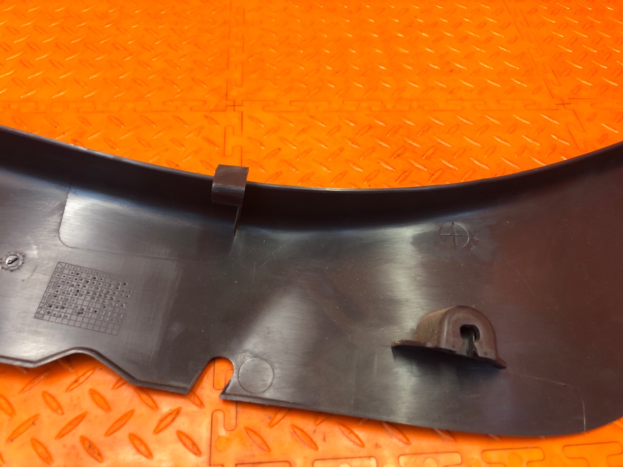 Обшивка стойки RENAULT Logan L8 K4M 2021 задн. прав. (б/у) Обшивка стойки RENAULT Logan L8 K4M 2021 задн. прав. (б/у)