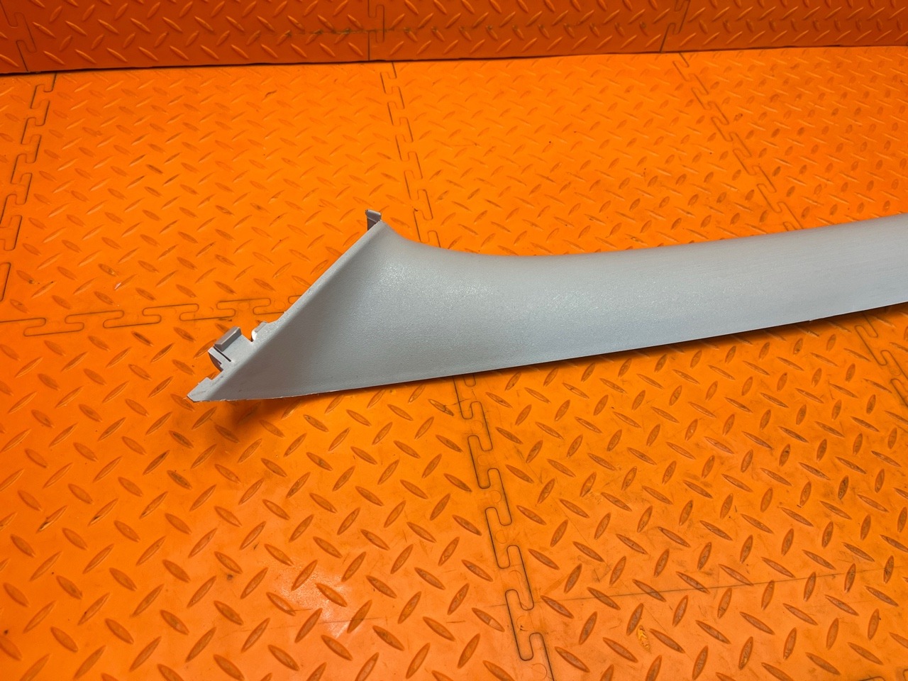 Обшивка стойки RENAULT Duster H79 F4RE410 2021 перед. лев. (б/у) Обшивка стойки RENAULT Duster H79 F4RE410 2021 перед. лев. (б/у)