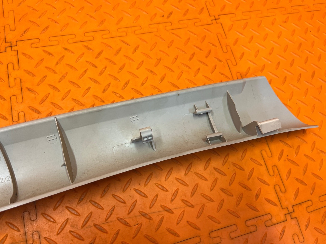 Обшивка стойки RENAULT Duster H79 F4RE410 2021 перед. лев. (б/у) Обшивка стойки RENAULT Duster H79 F4RE410 2021 перед. лев. (б/у)