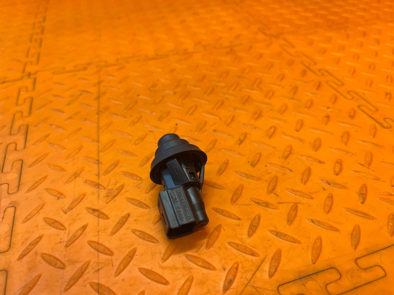 Концевик двери RENAULT Duster H79 F4RE410 2021 (б/у) Концевик двери RENAULT Duster H79 F4RE410 2021 (б/у)