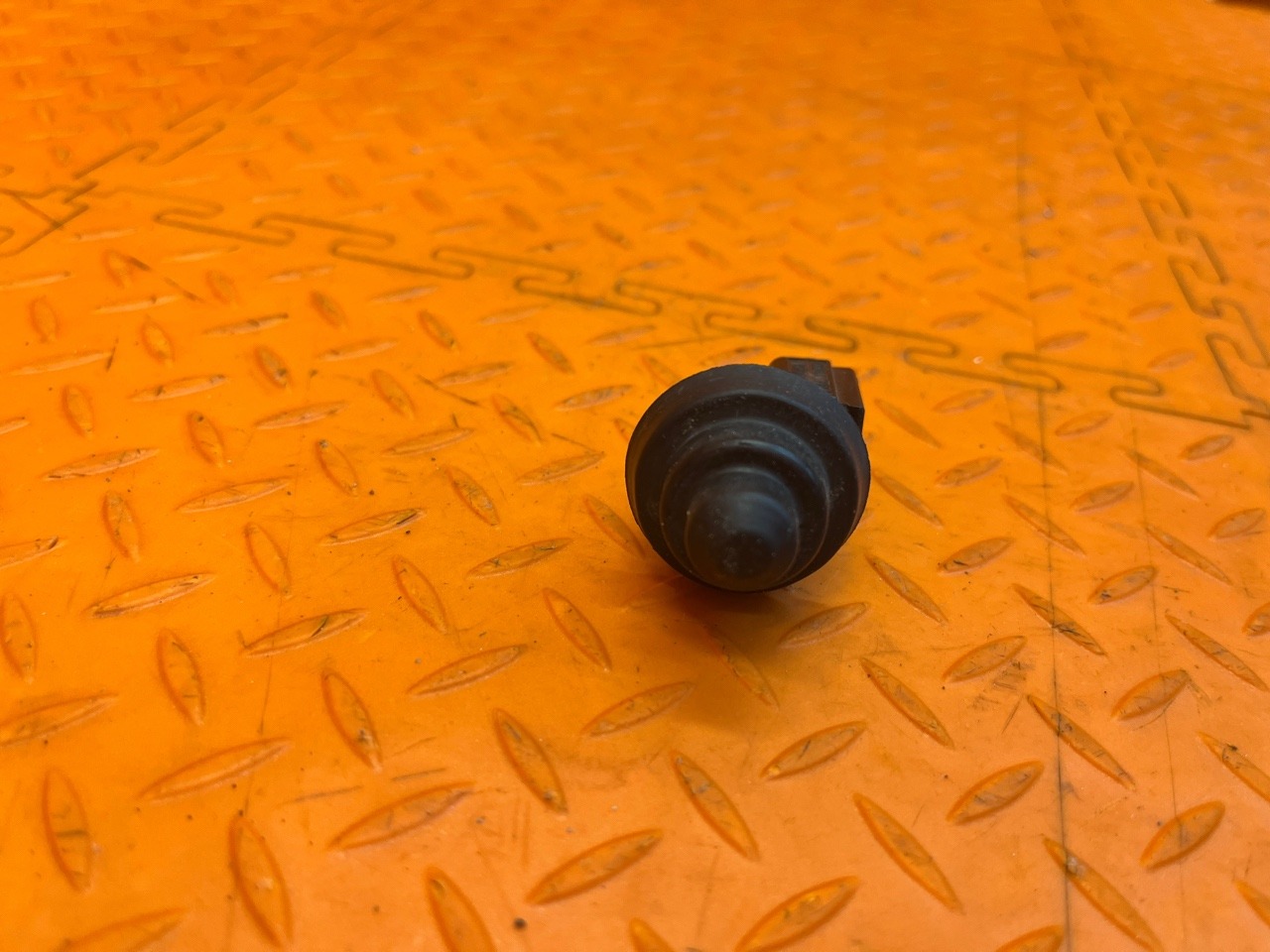 Концевик двери RENAULT Duster H79 F4RE410 2021 (б/у) Концевик двери RENAULT Duster H79 F4RE410 2021 (б/у)