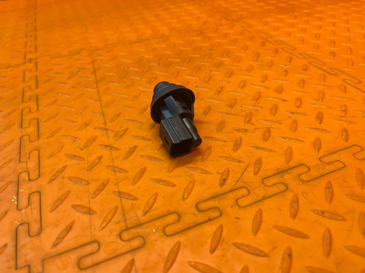 Концевик двери RENAULT Duster H79 F4RE410 2021 (б/у) Концевик двери RENAULT Duster H79 F4RE410 2021 (б/у)