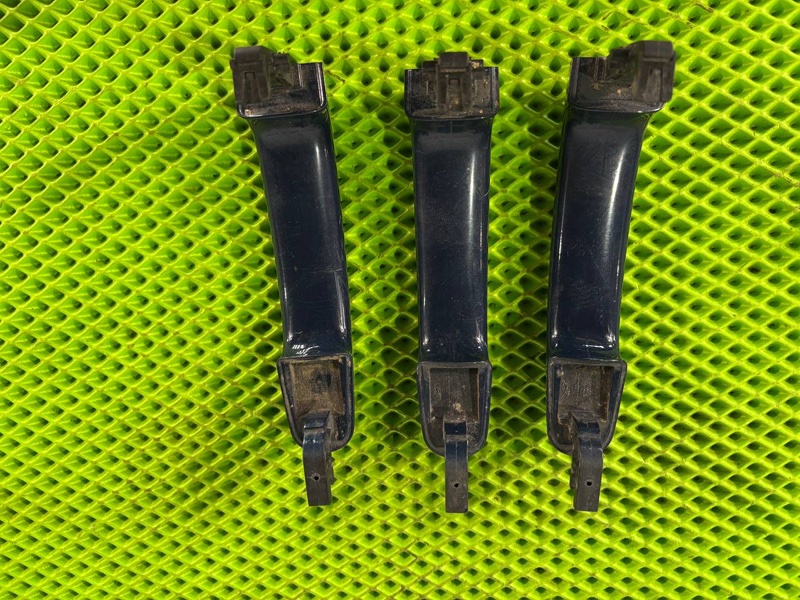 Ручка двери Ford Focus 3 СЕДАН (б/у) Ручка двери Ford Focus 3 СЕДАН (б/у)