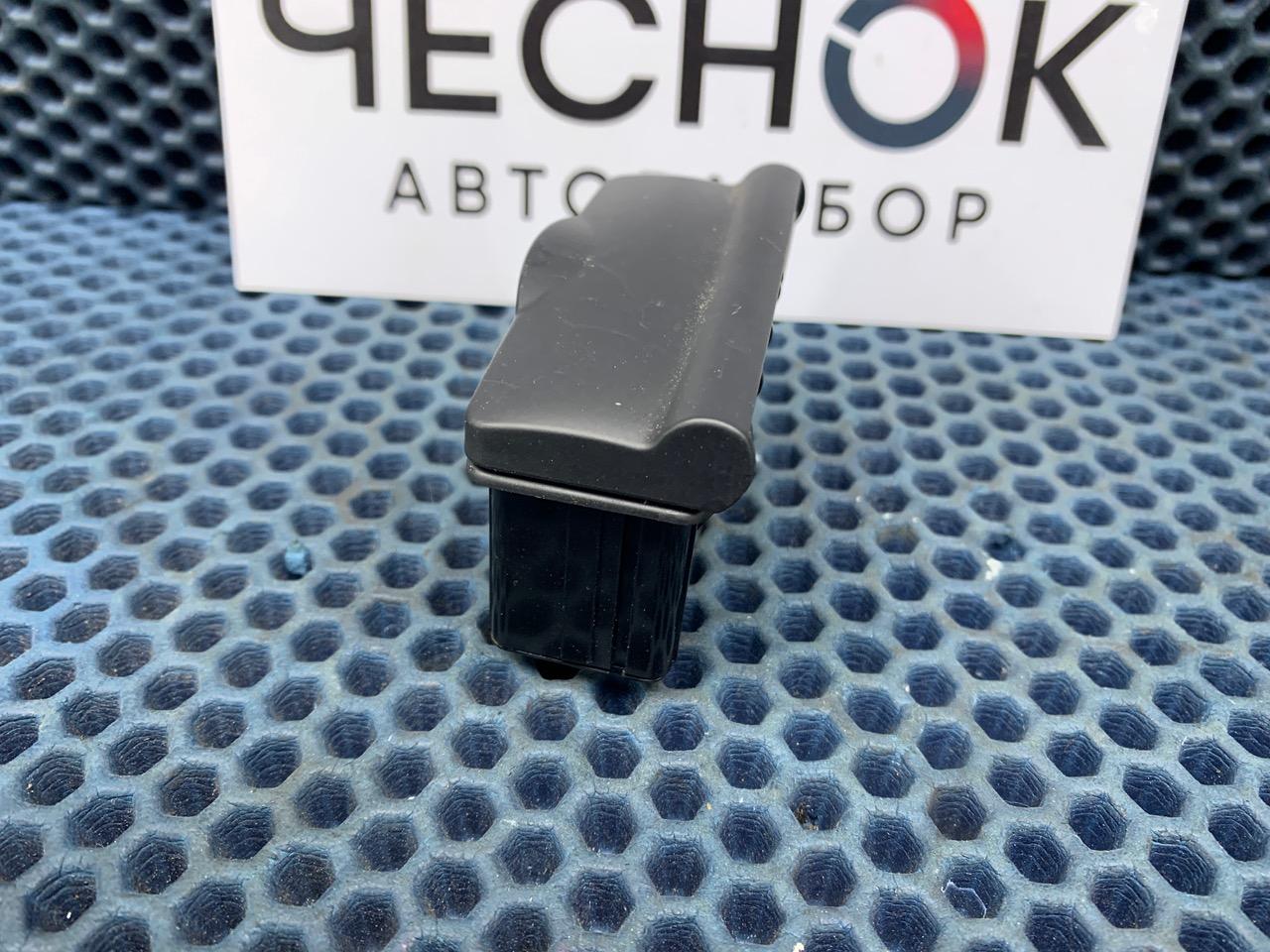 Разъем AUX / USB Renault Koleos 1 2TR 2010 (б/у) Разъем AUX / USB Renault Koleos 1 2TR 2010 (б/у)