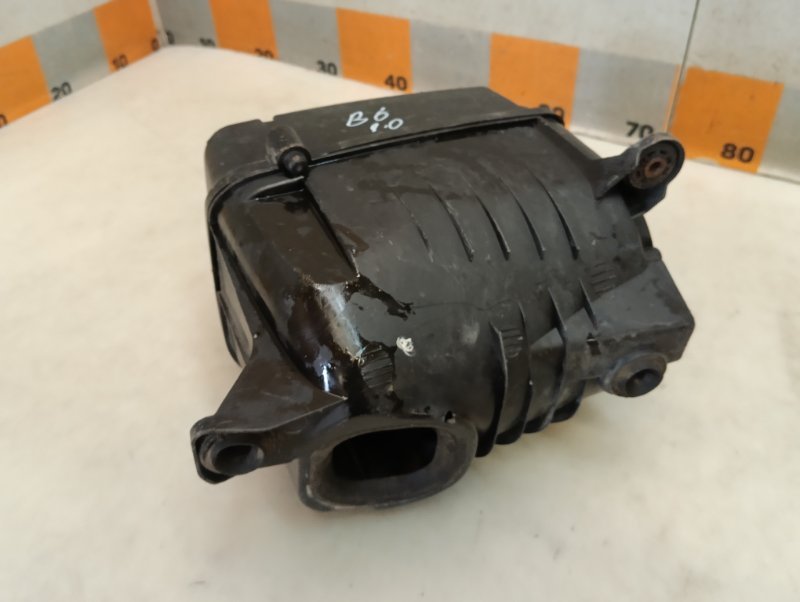 Корпус воздушного фильтра Passat B6