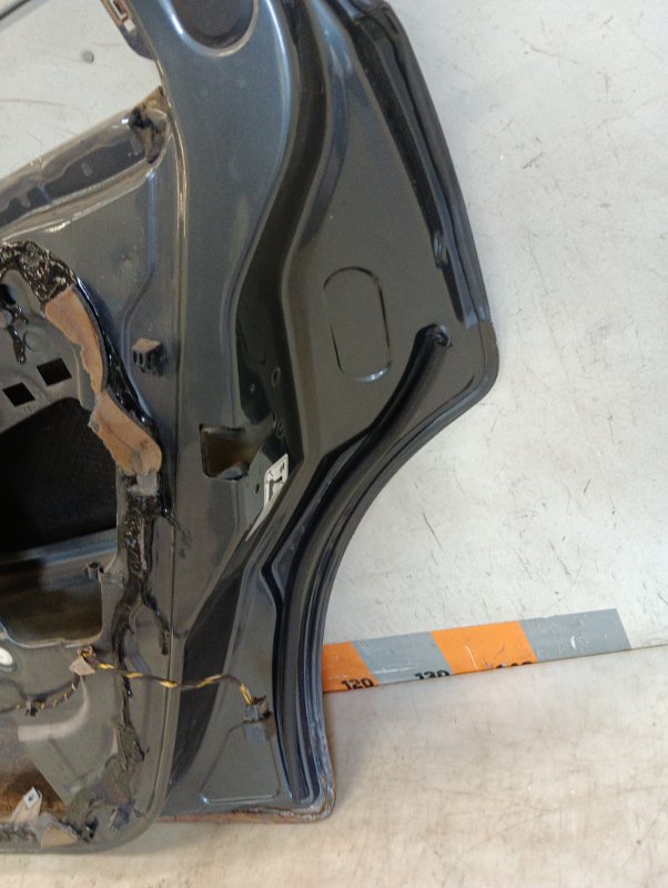 Дверь задняя правая Ford Mondeo 3 2.0 2002 (б/у) Дверь задняя правая Ford Mondeo 3 2.0 2002 (б/у)