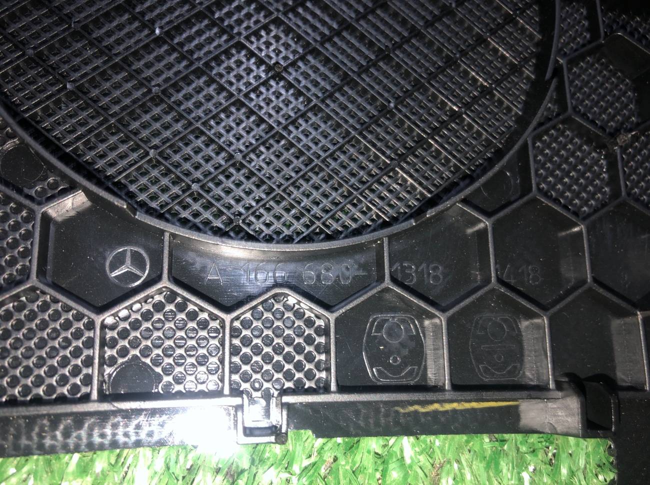 Сетка торпеды Mercedes-Benz GLS-Class X166 OM642