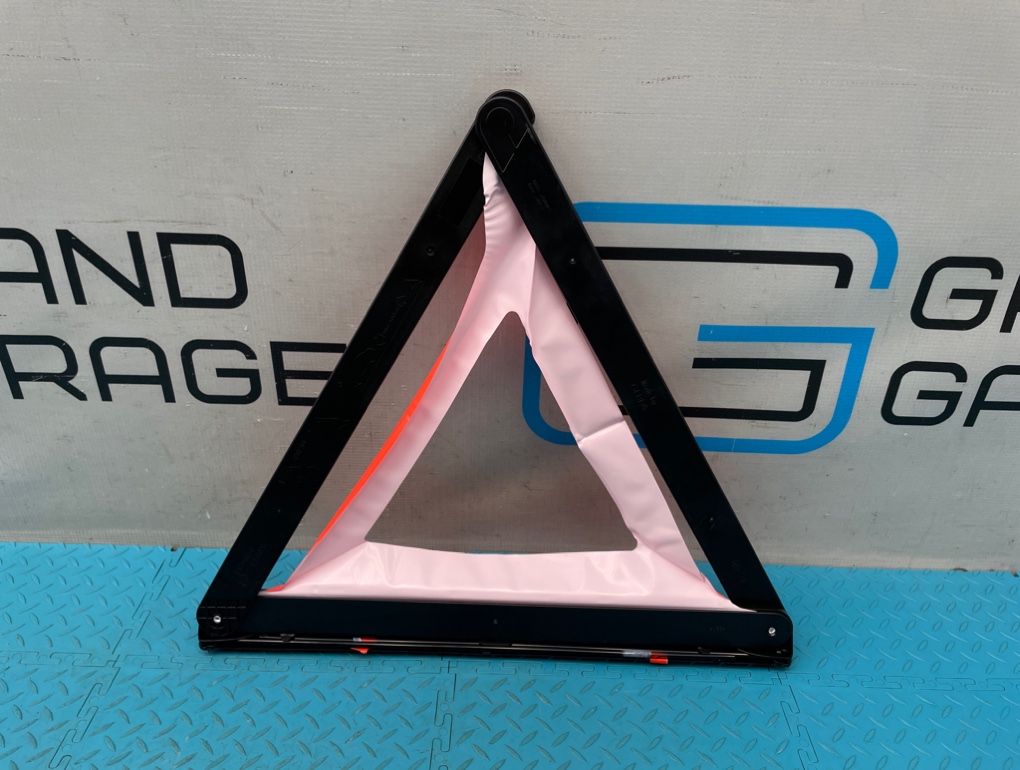 Знак аварийной остановки Audi A6 C7 CHVA 2.8 2013 (б/у) Знак аварийной остановки Audi A6 C7 CHVA 2.8 2013 (б/у)