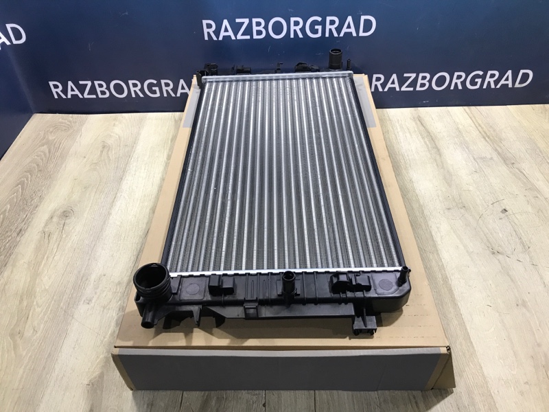 Радиатор охлаждения Volkswagen Crafter