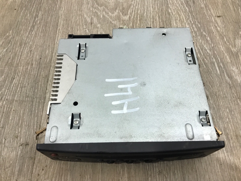 Магнитола Renault Master 2.5DCI 2010 (б/у) Магнитола Renault Master 2.5DCI 2010 (б/у)