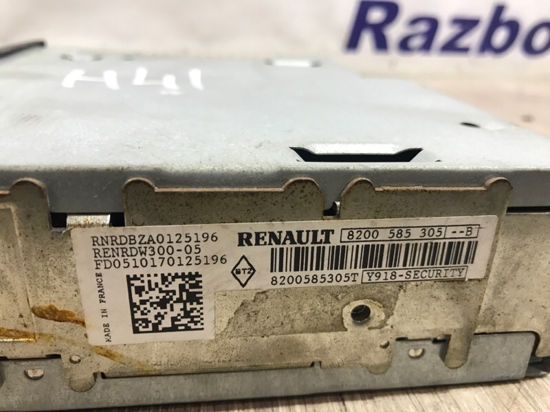 Магнитола Renault Master 2.5DCI 2010 (б/у) Магнитола Renault Master 2.5DCI 2010 (б/у)