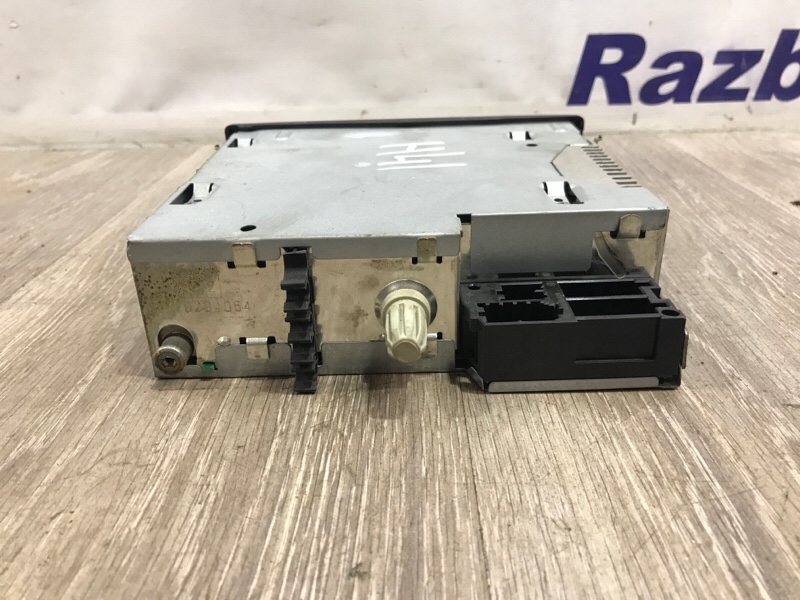 Магнитола Renault Master 2.5DCI 2010 (б/у) Магнитола Renault Master 2.5DCI 2010 (б/у)