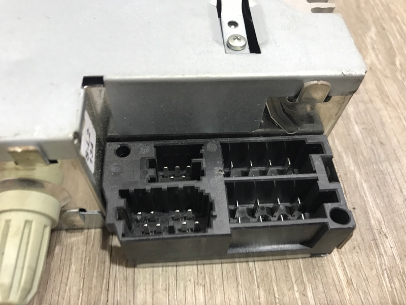 Магнитола Renault Master 2.5DCI 2010 (б/у) Магнитола Renault Master 2.5DCI 2010 (б/у)