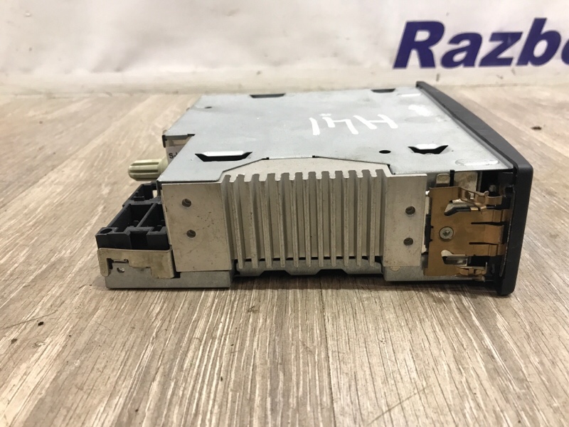 Магнитола Renault Master 2.5DCI 2010 (б/у) Магнитола Renault Master 2.5DCI 2010 (б/у)