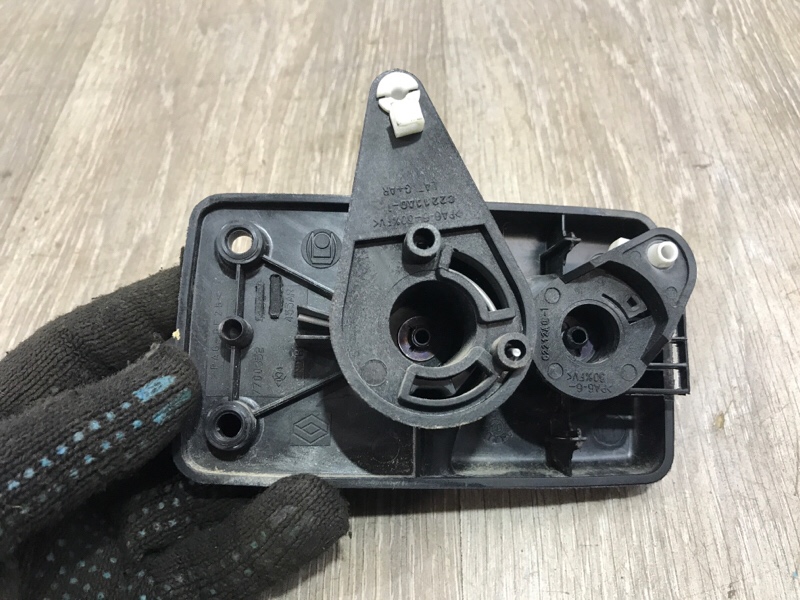 Ручка двери Renault Master 2.5DCI 2010 задн. прав. (б/у)