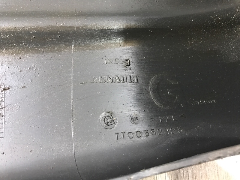 Бампер Renault Master 2.5DCI 2010 задн. лев. (б/у) Бампер Renault Master 2.5DCI 2010 задн. лев. (б/у)