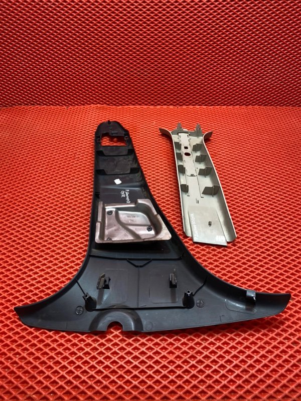 Обшивка центральной стойки Renault Duster F4R 400 2012 лев. (б/у)