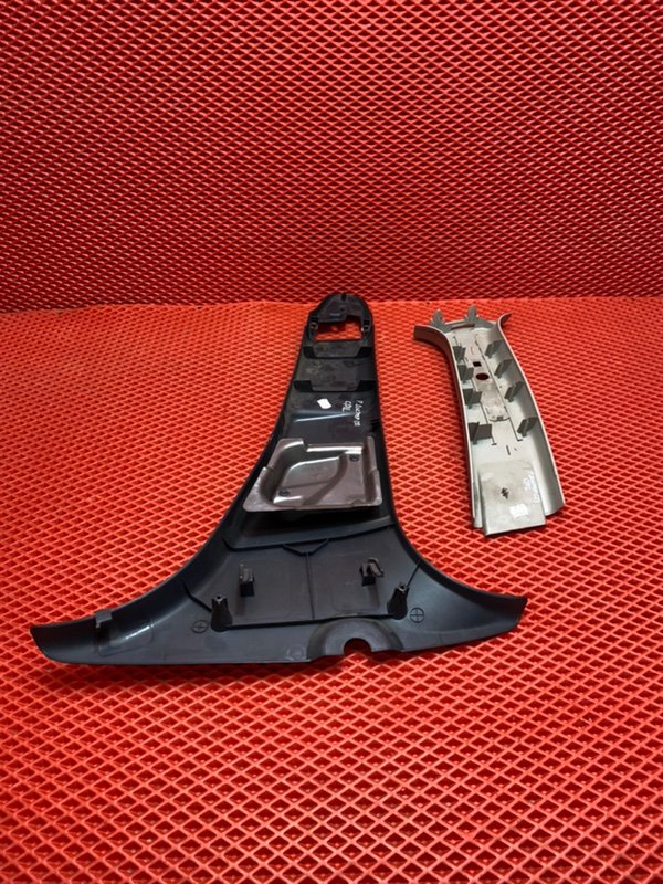 Обшивка центральной стойки Renault Duster F4R 400 2012 лев. (б/у)