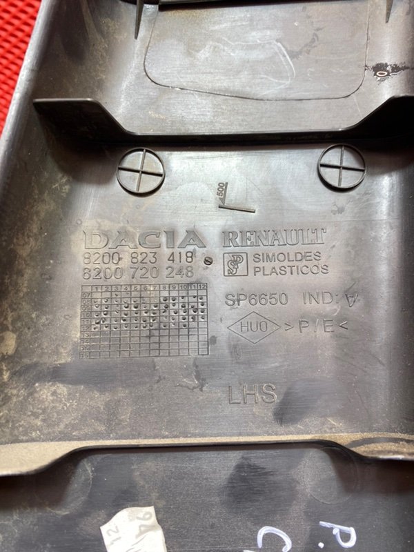 Обшивка центральной стойки Renault Duster F4R 400 2012 лев. (б/у)
